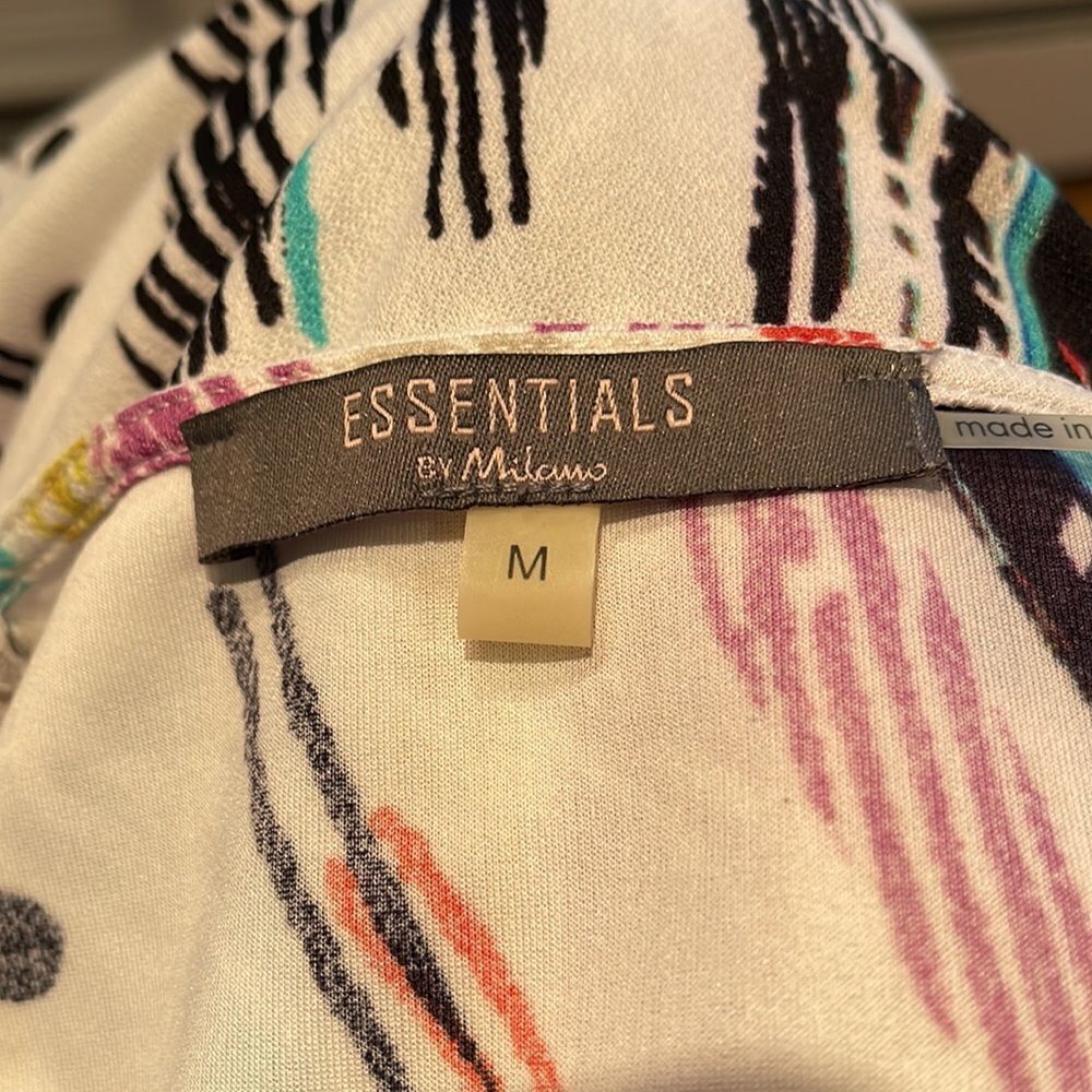 Essentials by Milano white graphic print split neckline halter top. Medium. - Picture 5 of 5